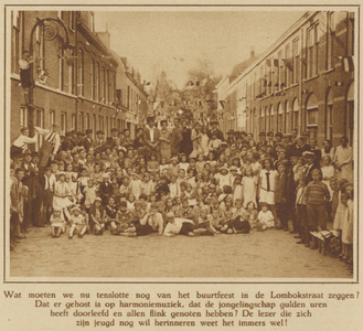 872239 Groepsportret van de deelnemers aan het buurtfeest van de straatvereeniging 'Lombokstraat' te Utrecht.